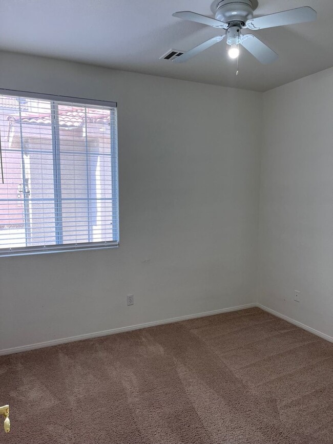 Building Photo - Single Story - 2 bedroom (Gated)