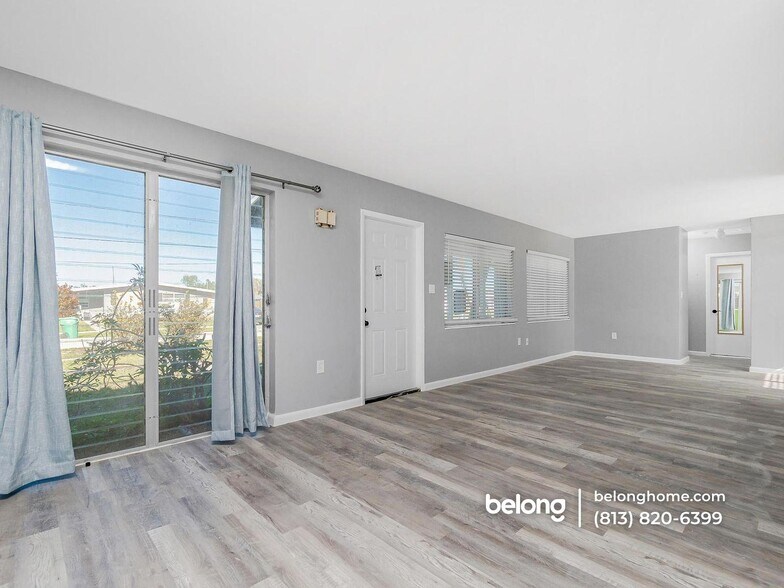 Building Photo - 691 Sharon Cir