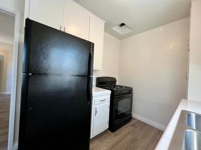 Building Photo - Pet Friendly Unit within Gated Community in North Park! COMPLIMENTARY Laundry! Street Parking Only!