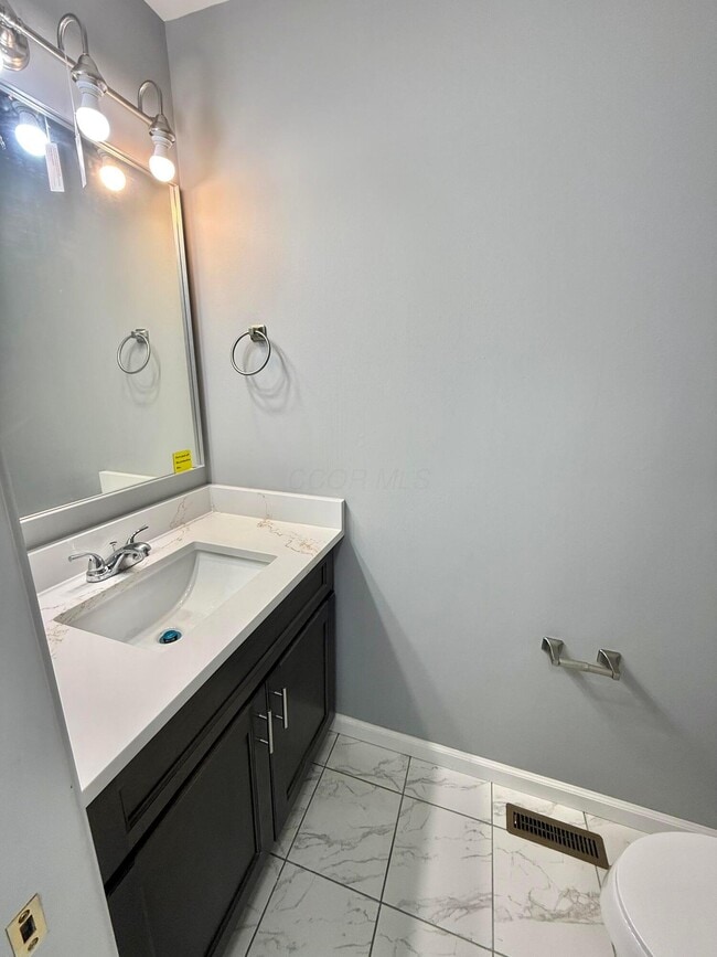 Building Photo - 9465 Santa Clara Cir
