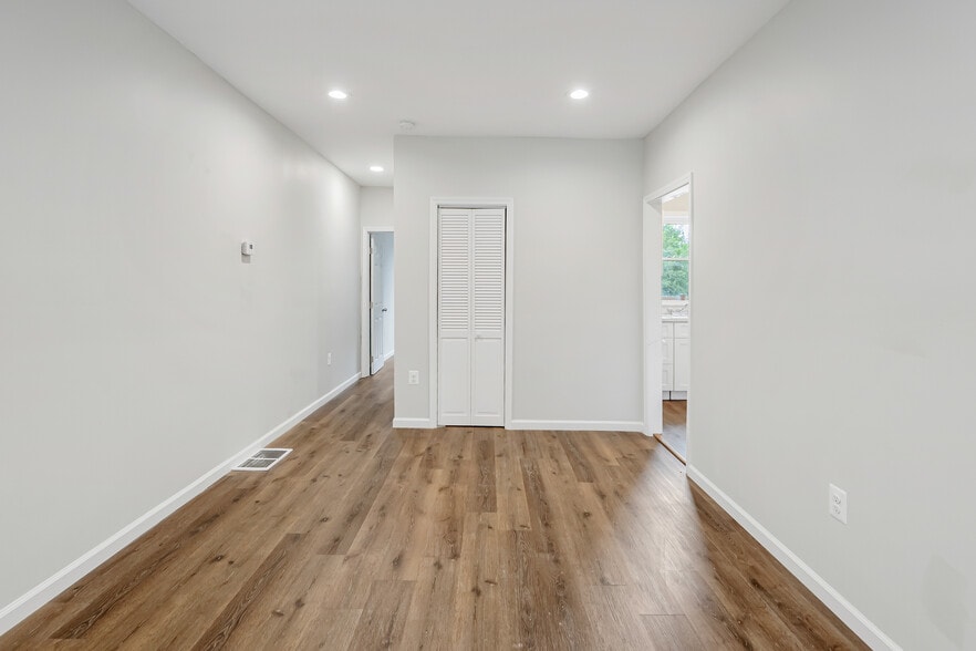 Building Photo - 1340 Pontiac Ave