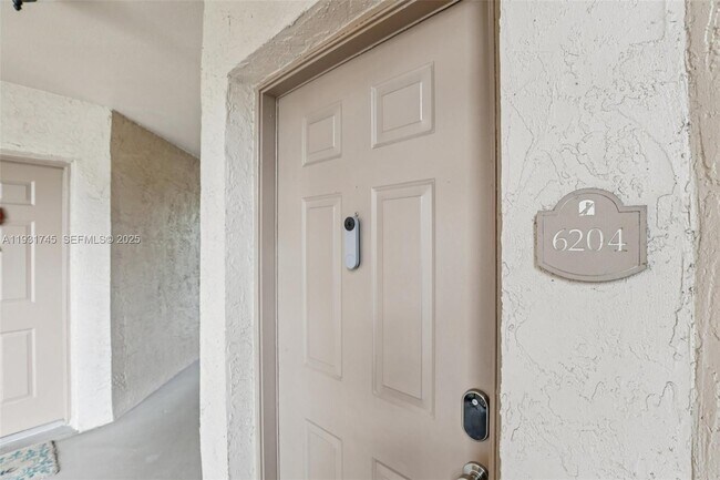 Building Photo - 2926 S University Dr