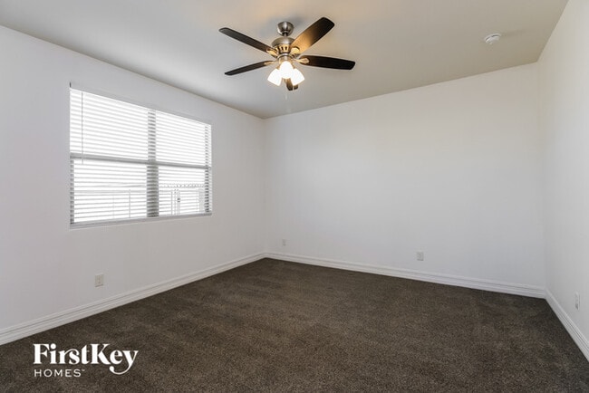 Building Photo - 200 E Toscana Dr