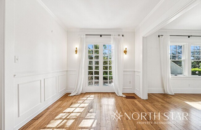Building Photo - Charming Broadmoor Historic Farmhouse on a...