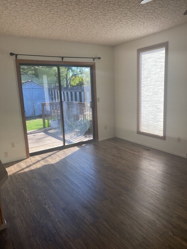 Building Photo - Felida 4 Bedroom with ADA bathroom