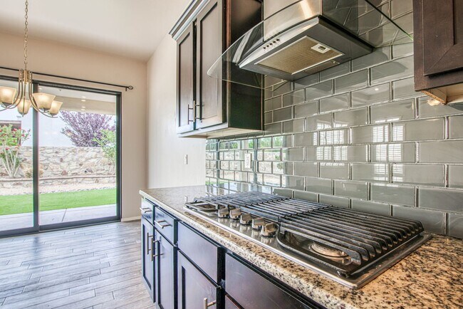 Building Photo - Beautiful Westside home with 3 bed-2 baths...