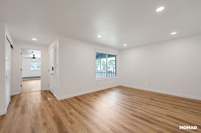 Building Photo - Newly Renovated 4BR Duplex in SW Loveland