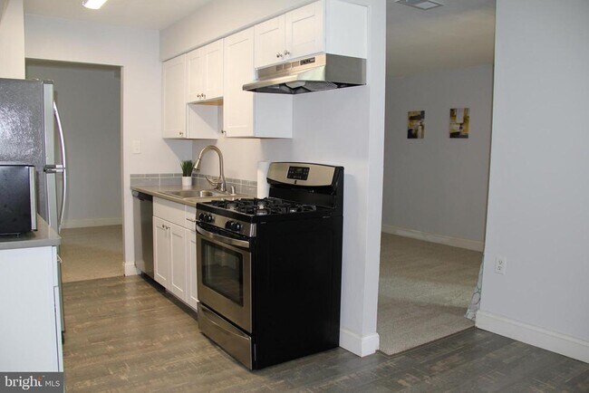 Building Photo - 3360 Woodburn Rd