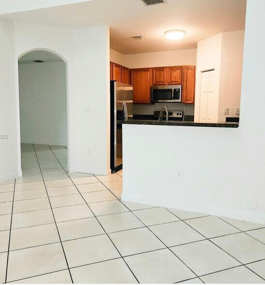 Primary Photo - 11525 NW 71st St