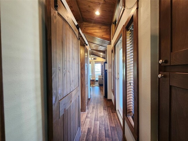 Building Photo - 300 Park Ave