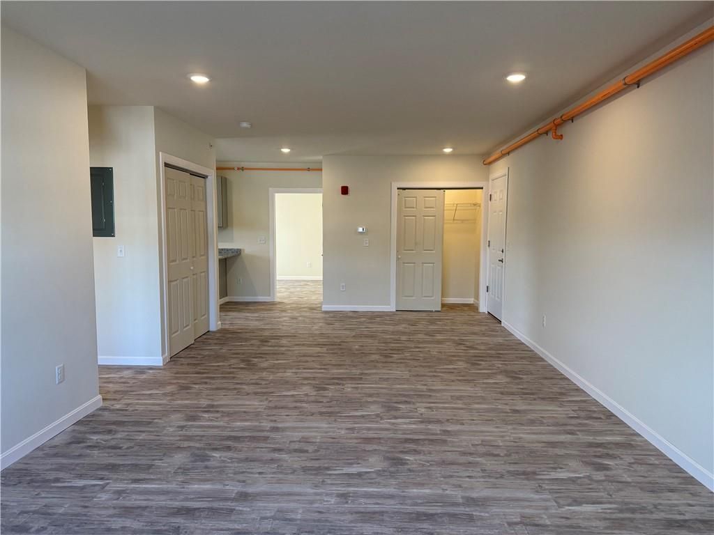 Building Photo - 327 Pine St