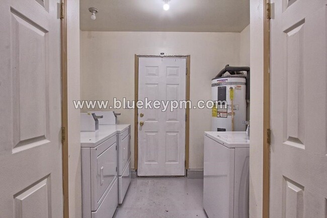 Building Photo - 2 Bed, 1 Bath Apartment Near Bagley Commun...