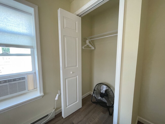 Building Photo - 100 Miller St