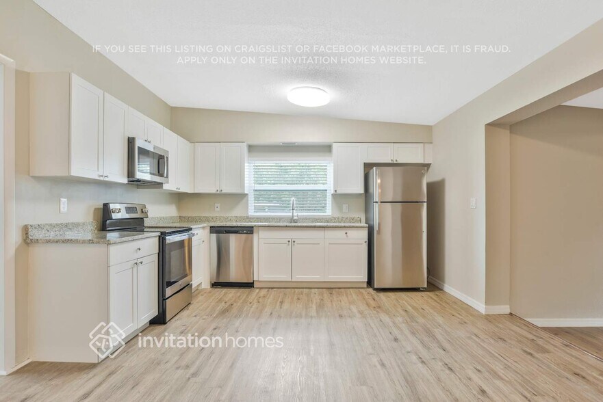 Building Photo - 1726 Diamond Dr