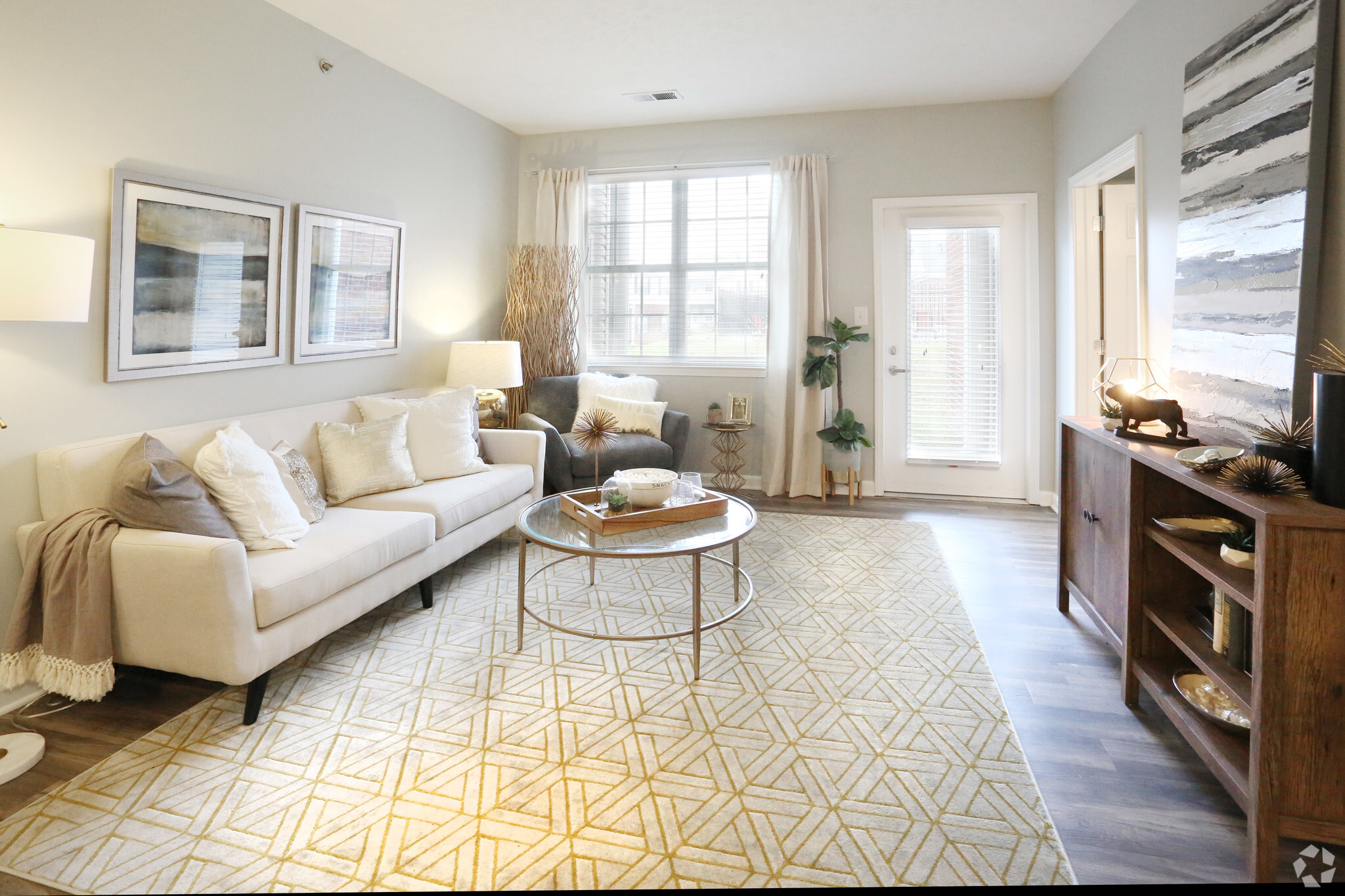 2BR, 2BA - 1,042 SF - Preakness - Living Room - Champion Farms Apartments