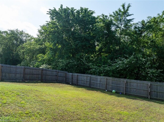 Building Photo - 2409 Crestview Ln