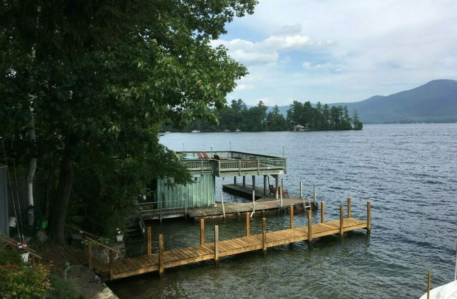 Building Photo - 4168 Lake Shore Dr