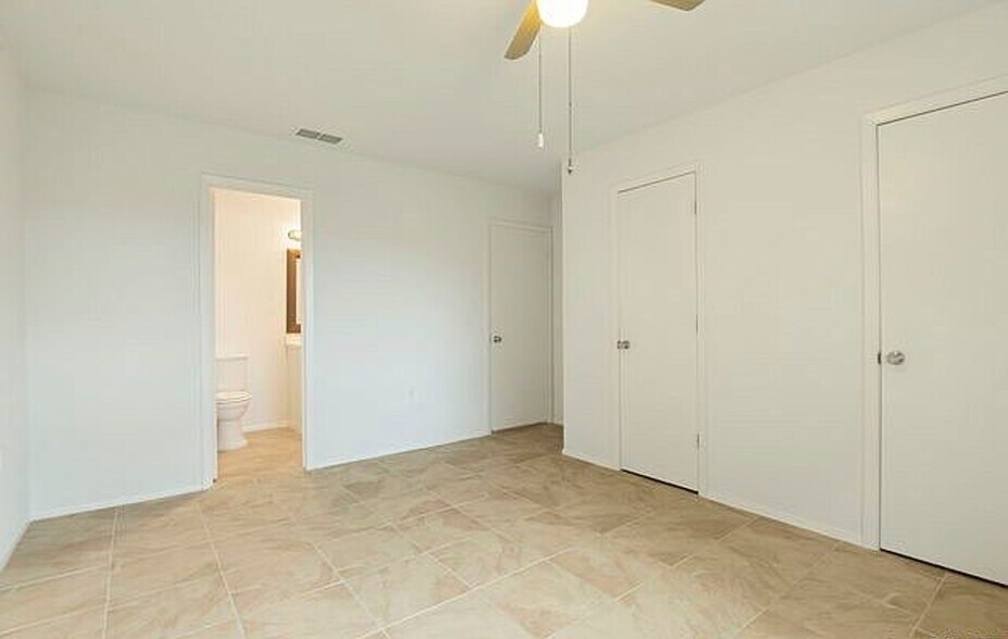 Building Photo - 8412 Clear Mdws