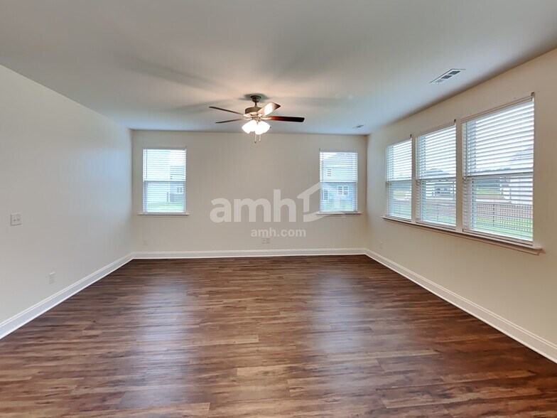 Building Photo - 3915 Dignity Ct