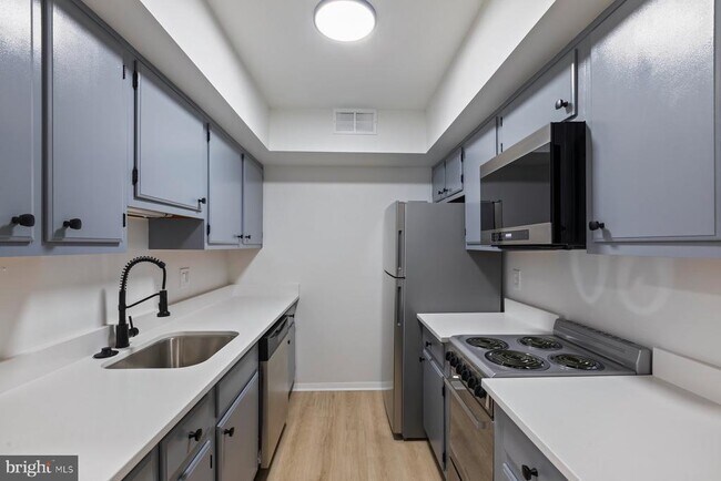 Building Photo - 207 S Patrick St