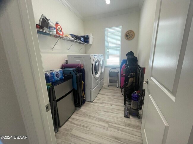 Building Photo - 1090 Castaway Ct