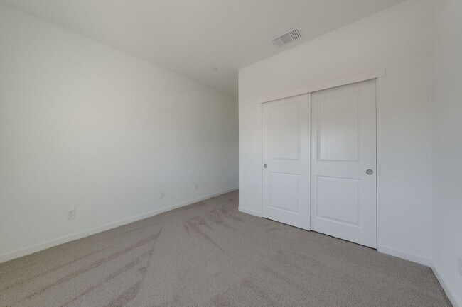 Building Photo - New 4 Bedroom Home with Next Gen Suite + S...