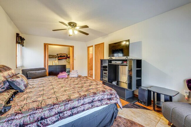 Building Photo - 5317 Woodbridge Dr E