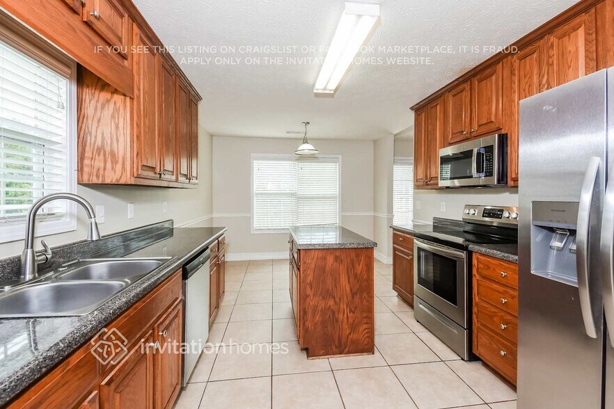 Building Photo - 3329 Silver Ridge Dr