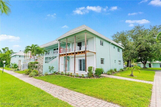 Building Photo - 3225 E Riverside Dr