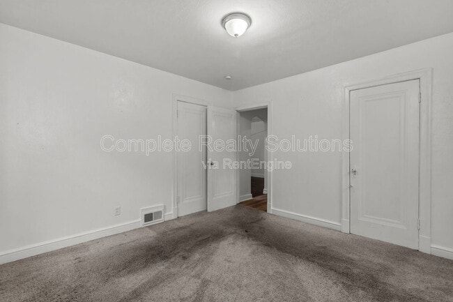 Building Photo - 147 Chambers Rd