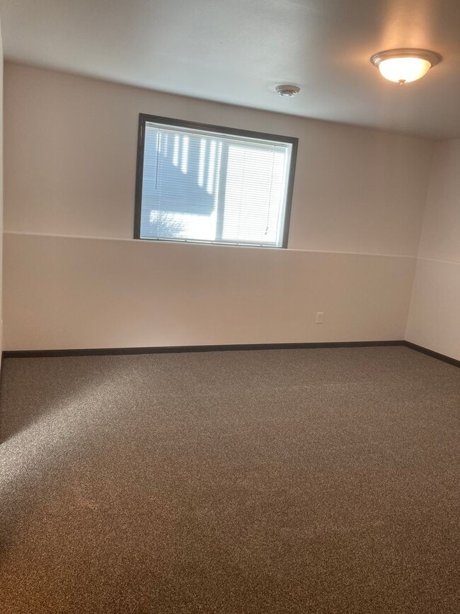 Building Photo - 3 Bed 3 Bath Single Family Home