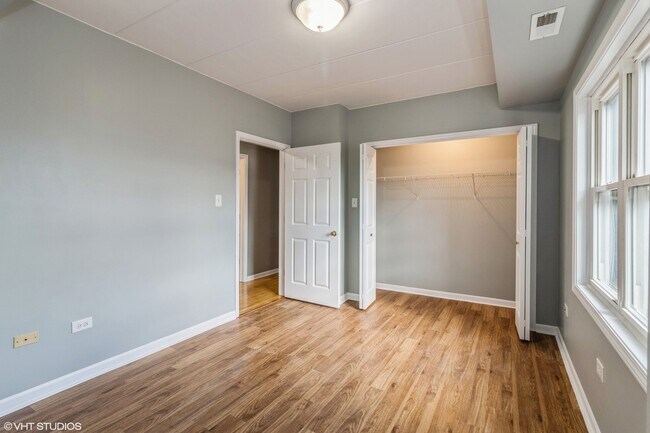 Building Photo - 2932 S Wentworth Ave