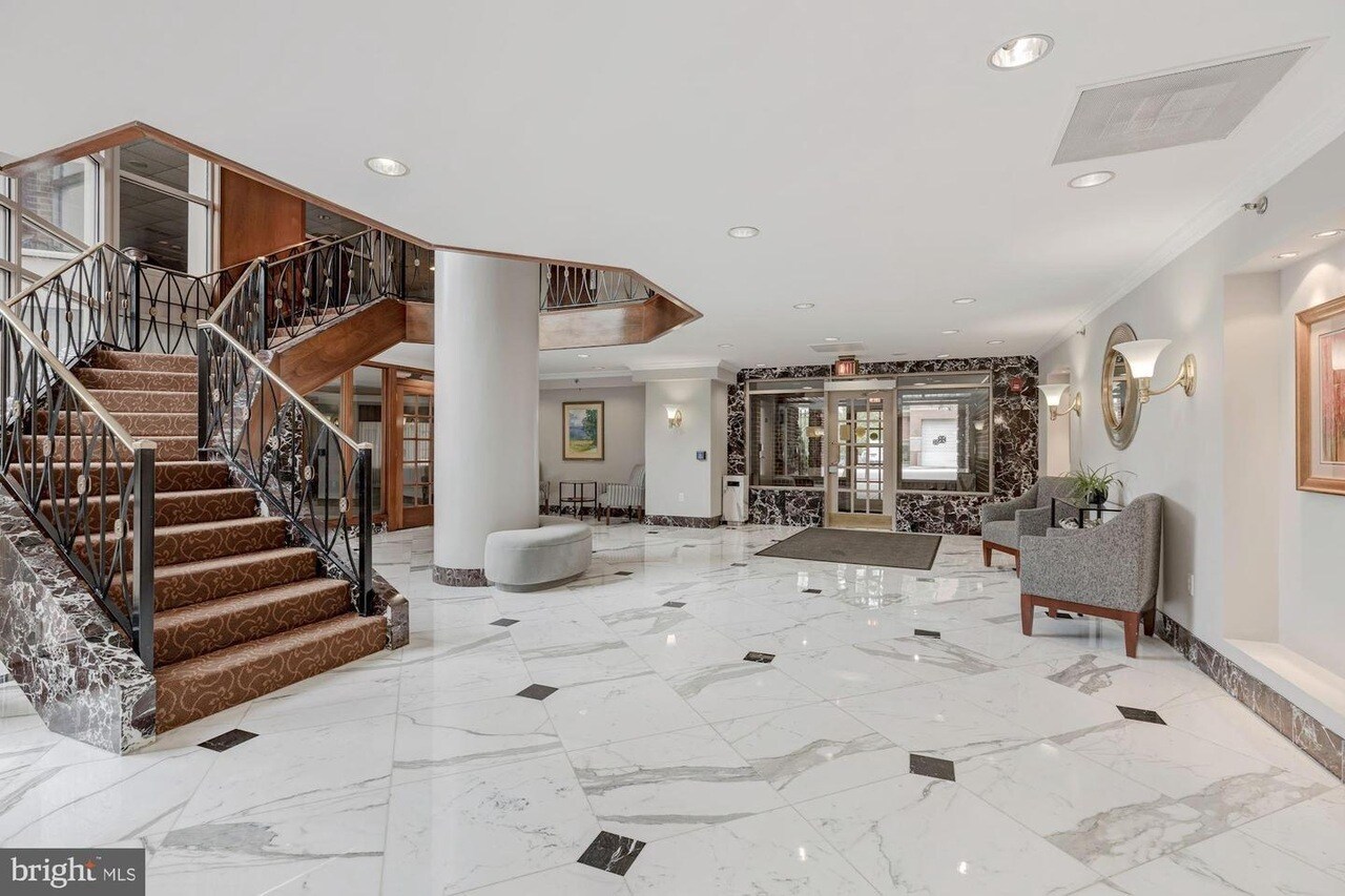 Lobby - 1276 N Wayne St