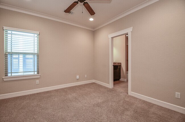 Building Photo - 5615 Kiam St
