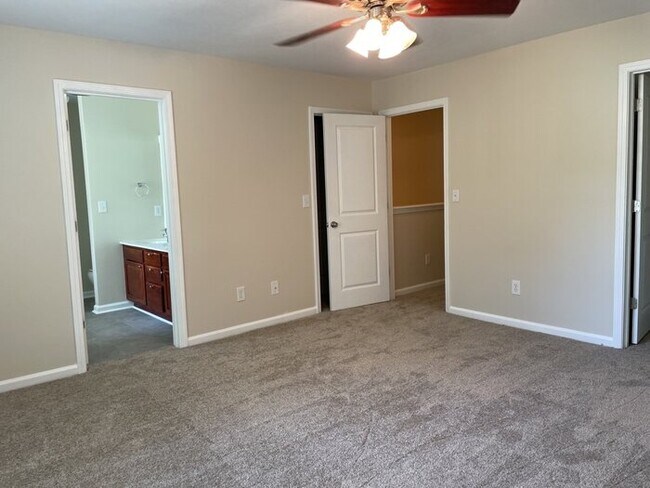 Building Photo - 130 Grand Oaks Dr