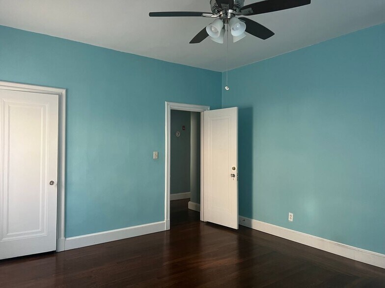 Building Photo - 214 Goffe Terrace