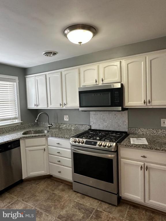 Building Photo - 1530 Cottage Ln