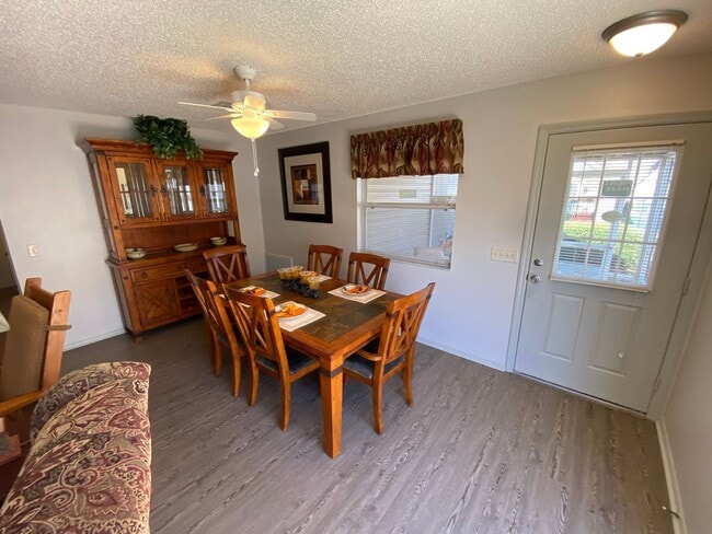 Building Photo - ANNUAL Lease – Turnkey 2+2 Patio Villa in the Desirable Village of Bonnybrook