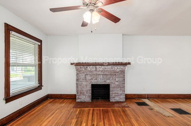 Building Photo - 247 E Jenkins Ave