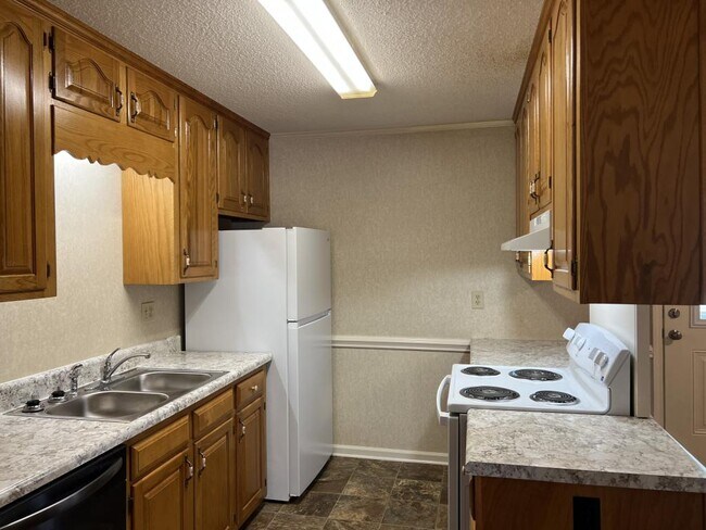 Building Photo - 141-B Rolling Oaks St