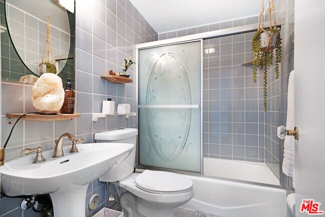 Building Photo - 4661 Bedel St