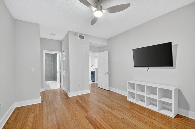 Building Photo - 780 S Sapodilla Ave