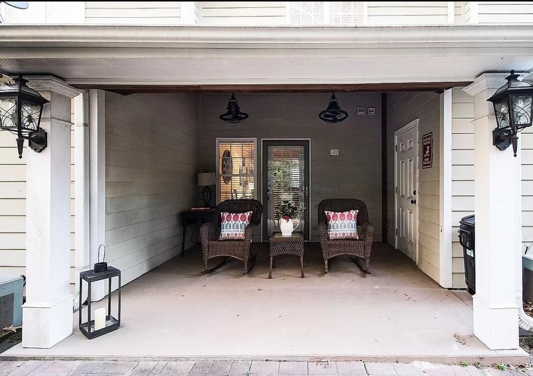 Building Photo - 1153 Riverside Ter