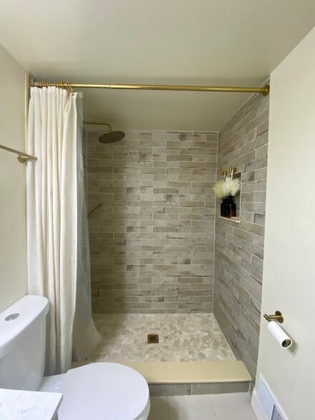 Building Photo - 13 Stonehenge Cir