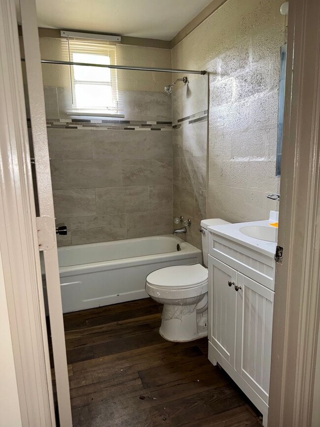 Building Photo - Unit B – Rear Home