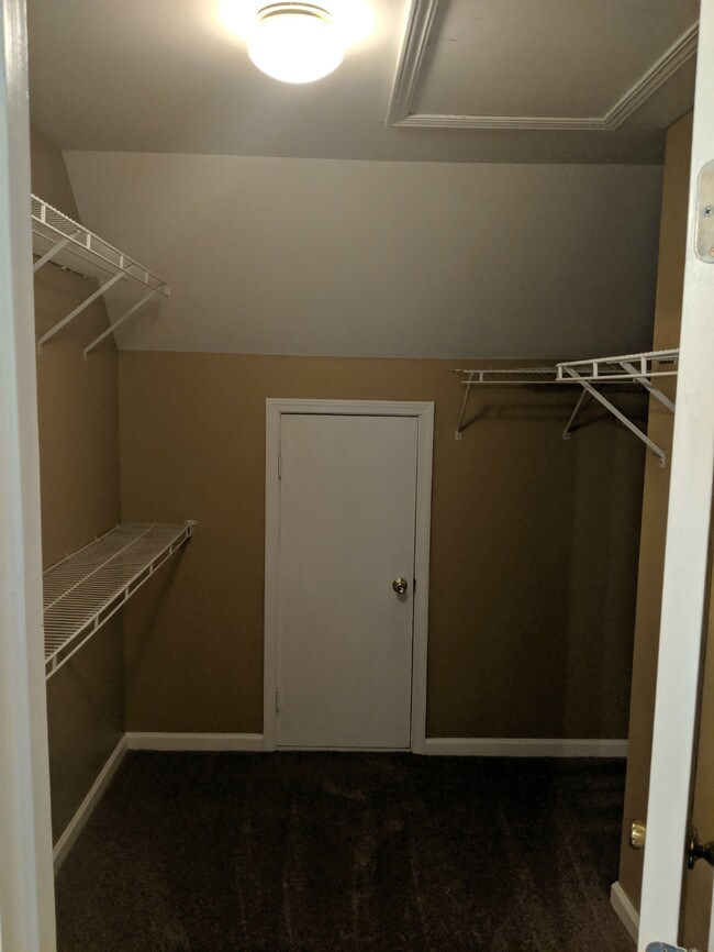 Building Photo - 5107 Huntcrest Dr SW