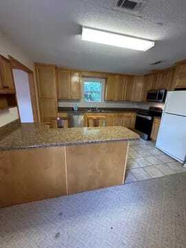 Building Photo - 641 Monnie St