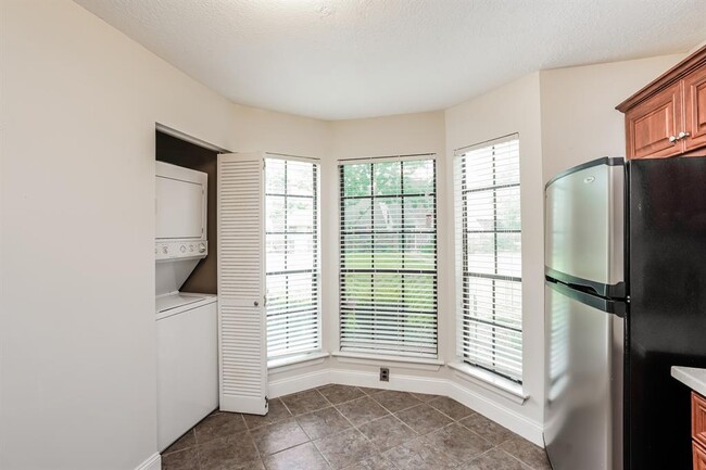 Building Photo - 17263 Saturn Ln