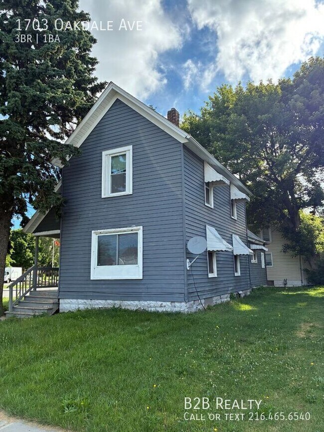 Building Photo - 1703 Oakdale Ave