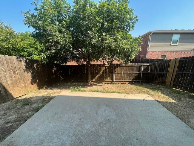 Building Photo - Beautiful Benbrook 3B/2.5B Townhome ((Stainless Steel Appliance Package)) Dazzling wood-like tile...